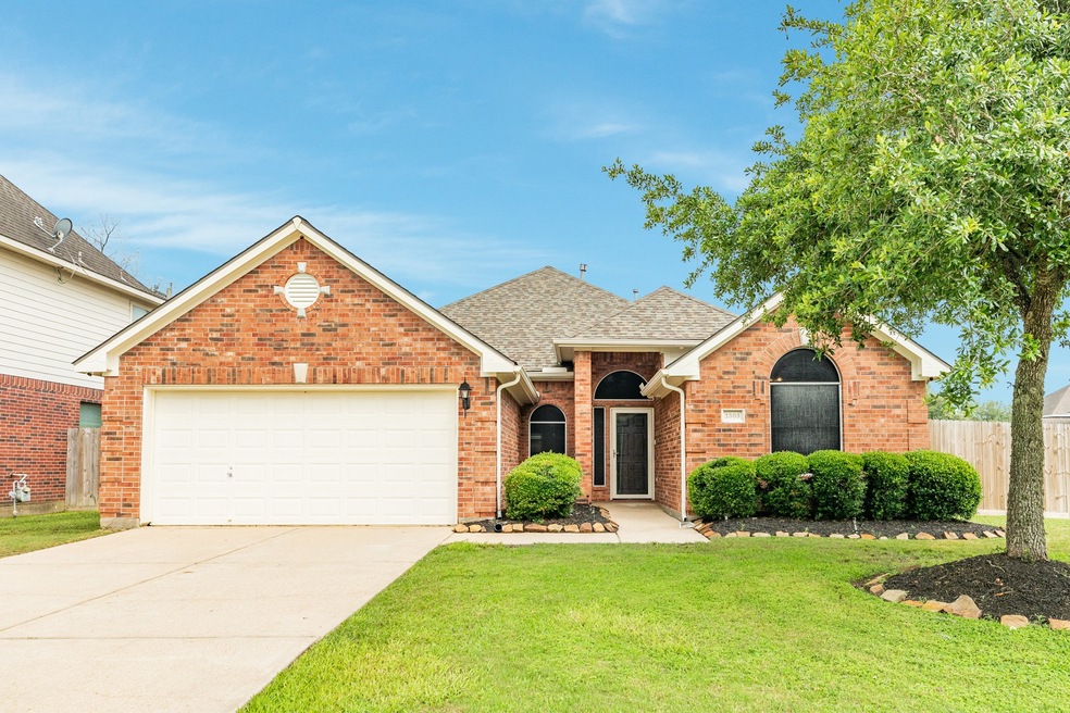 1503 Allison St, Alvin, TX 77511 - photo 1