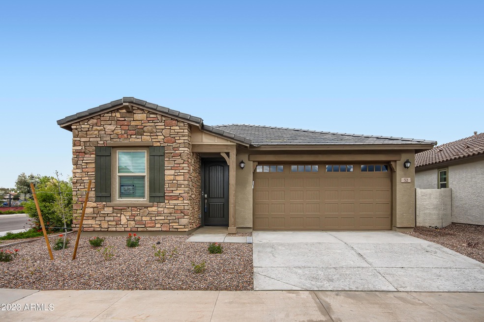 01 Exterior Front