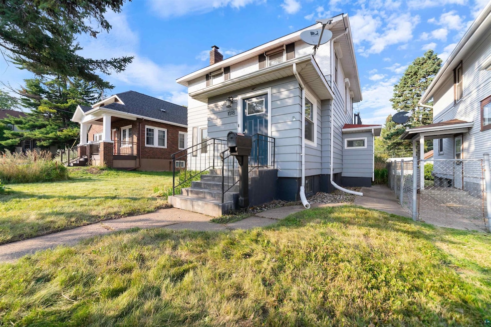 View of front of property featuring a front lawn