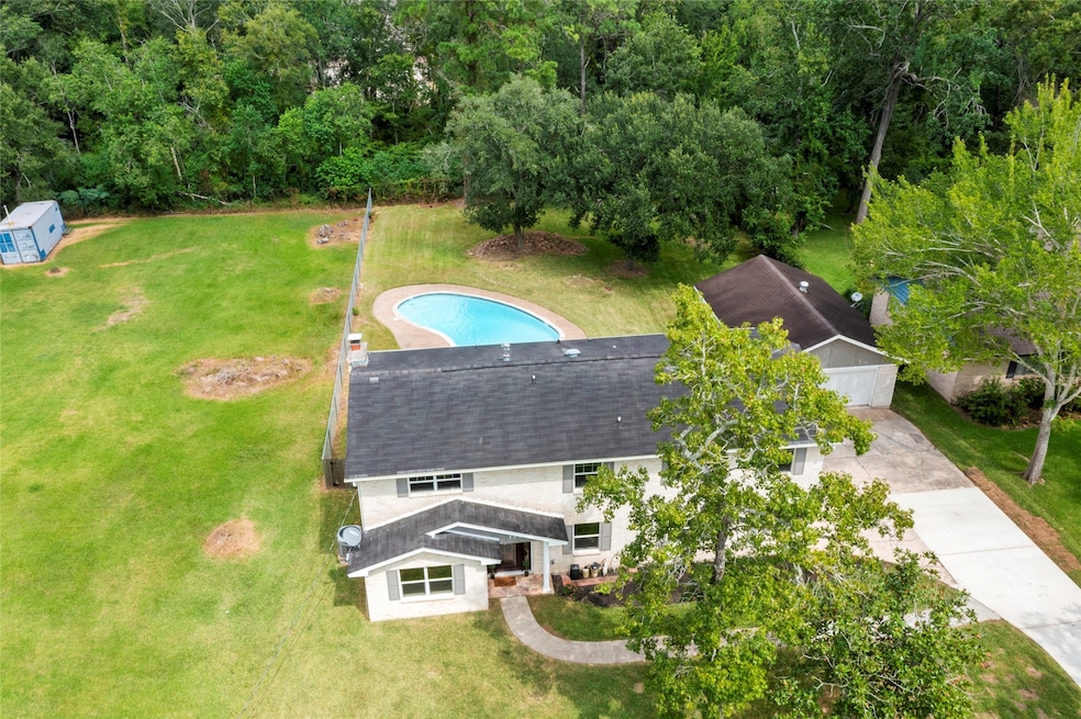 1325 Oak Hollow Dr, Dickinson, TX 77539 - photo 1