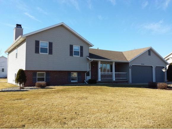 W5883 Hearthstone Dr, Appleton, WI 54915 - photo 1