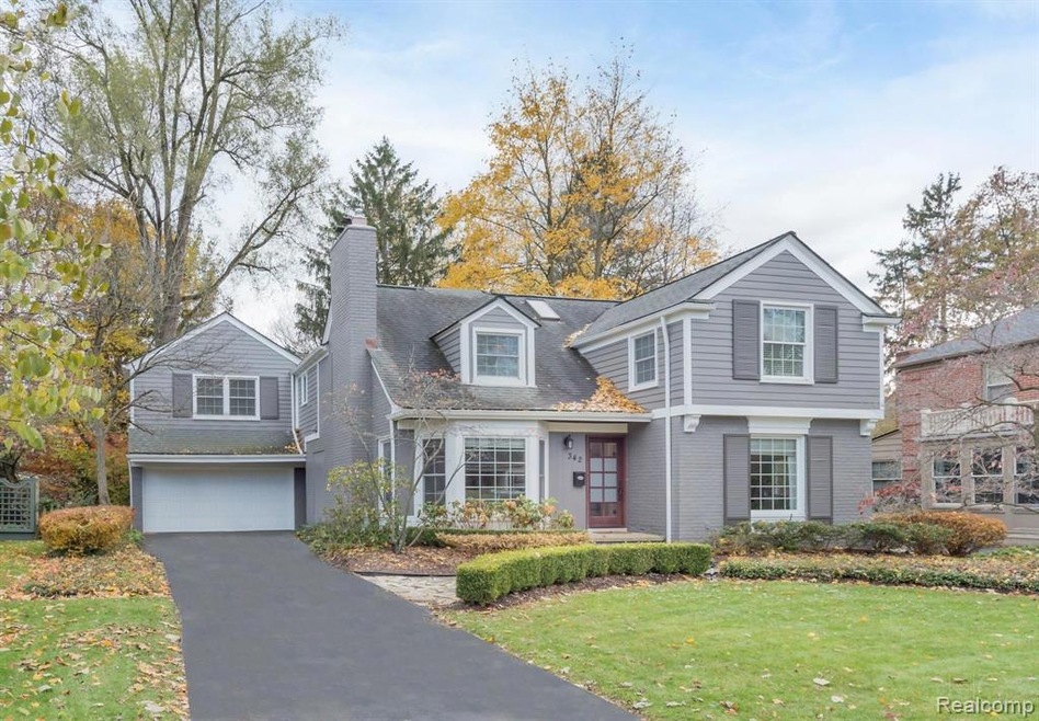 Beautifully Updated In Poppleton Park