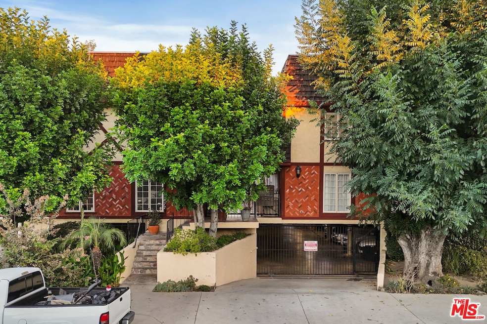 7422 Hazeltine Ave unit 7, Van Nuys, CA 91405 - photo 1