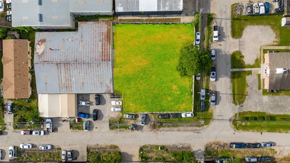 For Sale $700,000 • Co-Listing Agent