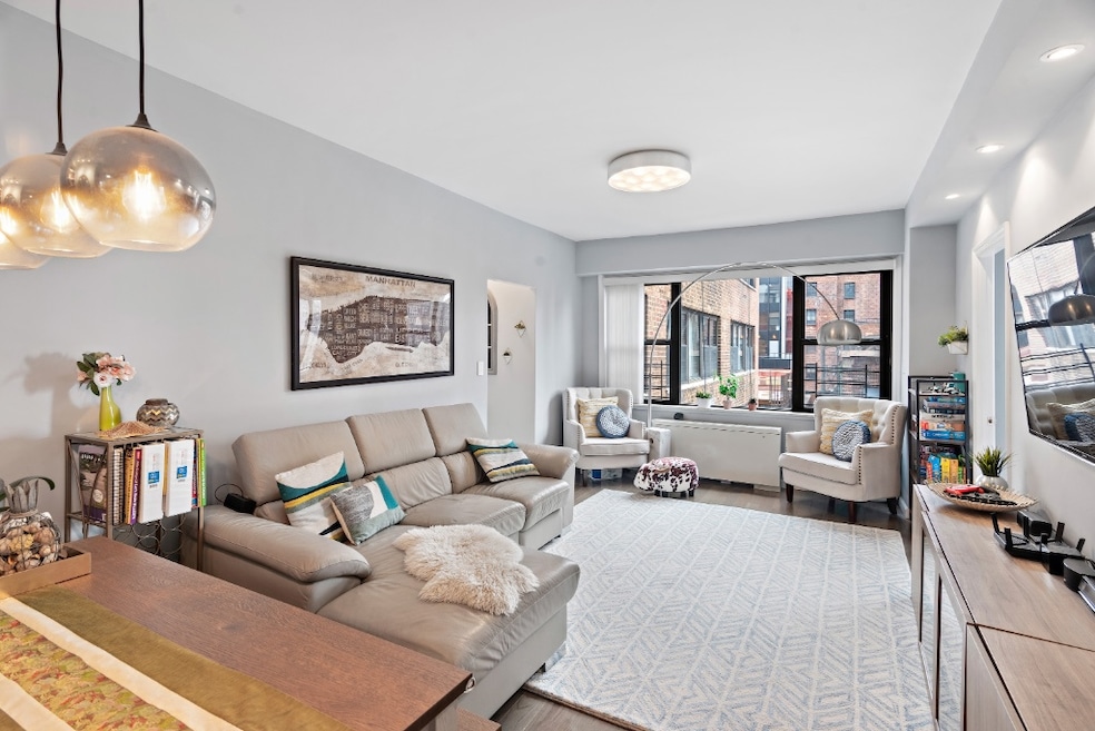 Sold $1,235,000 • Co-Listing Agent