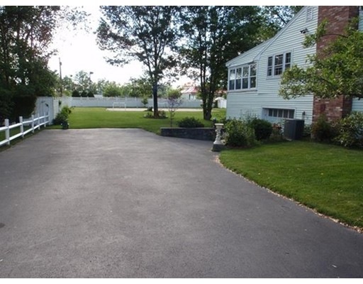 115 New Haven St unit 1, West Roxbury, MA 02132 - photo 1