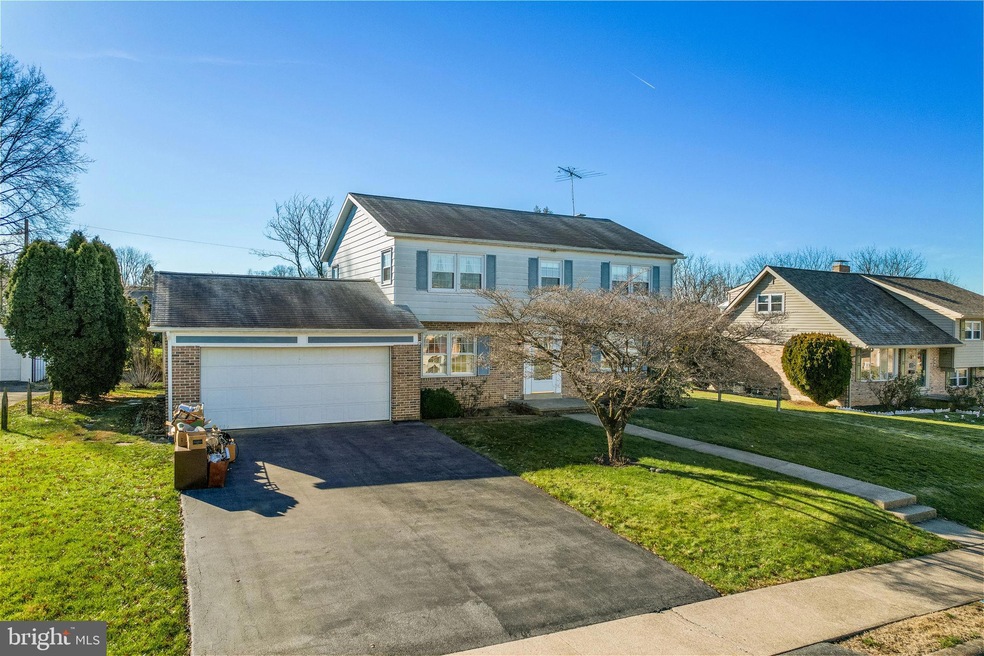 1608 Whitfield Blvd, Reading, PA 19609 - photo 1