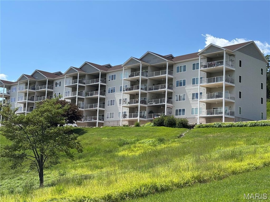 401 Timber Ridge Dr unit 16, Grafton, IL 62037 - photo 1