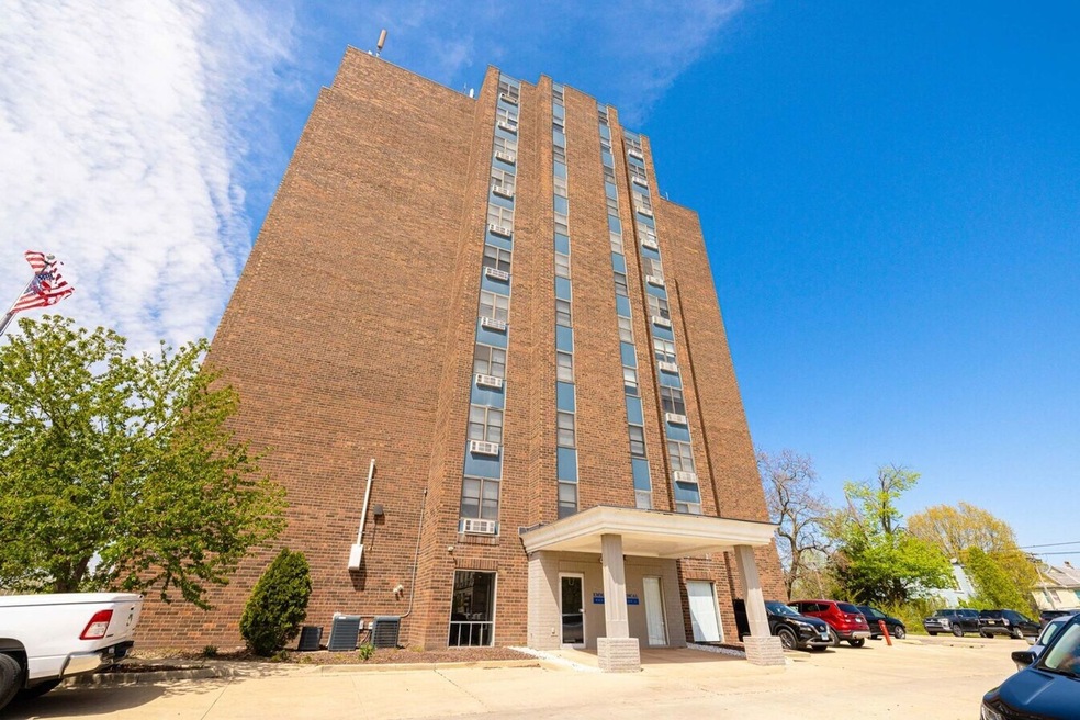 1505 N Peoria Ave unit 1002, Peoria, IL 61603 - photo 1