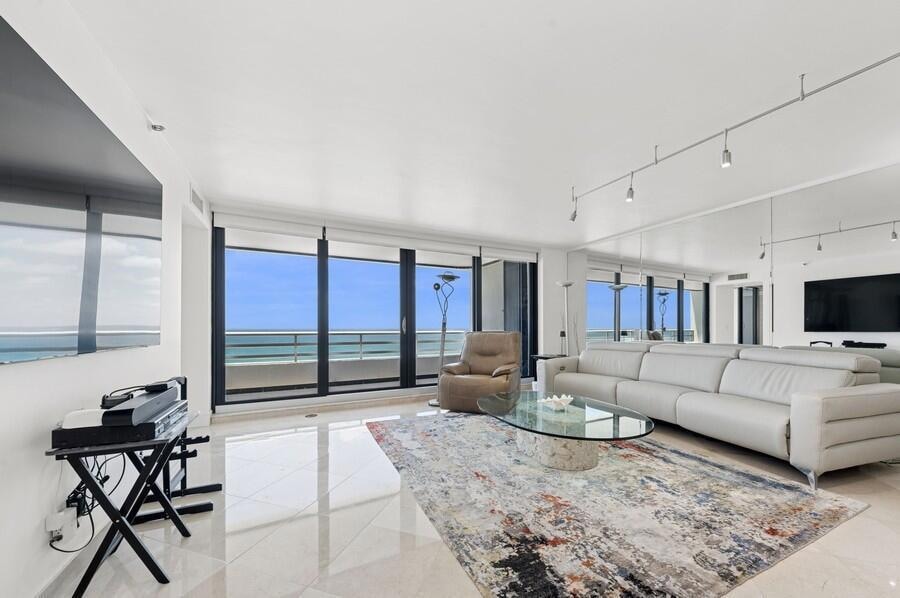 The Addison unit 1004, Boca Raton, FL 33432 - photo 1