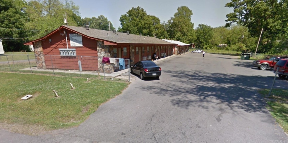 2103 S Beech St, Pine Bluff, AR 71601 - photo 1