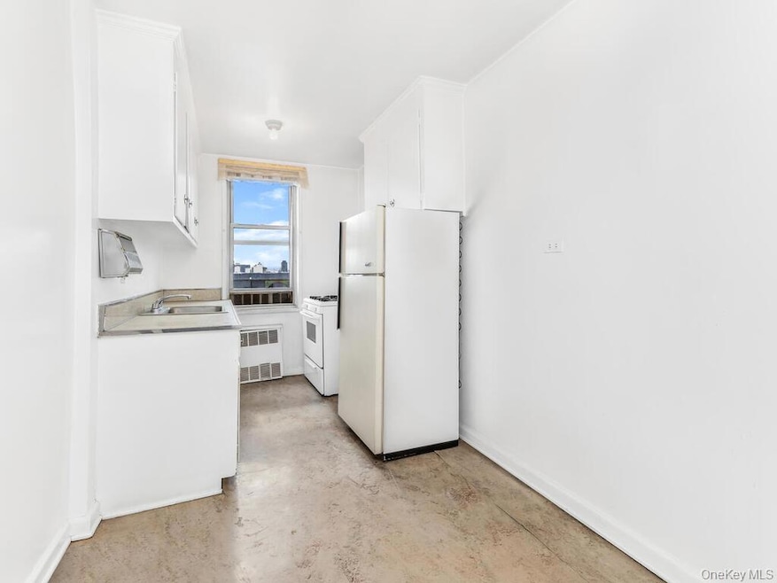 Stratton CoOp unit 6C, Bronx, NY 10460 - photo 1