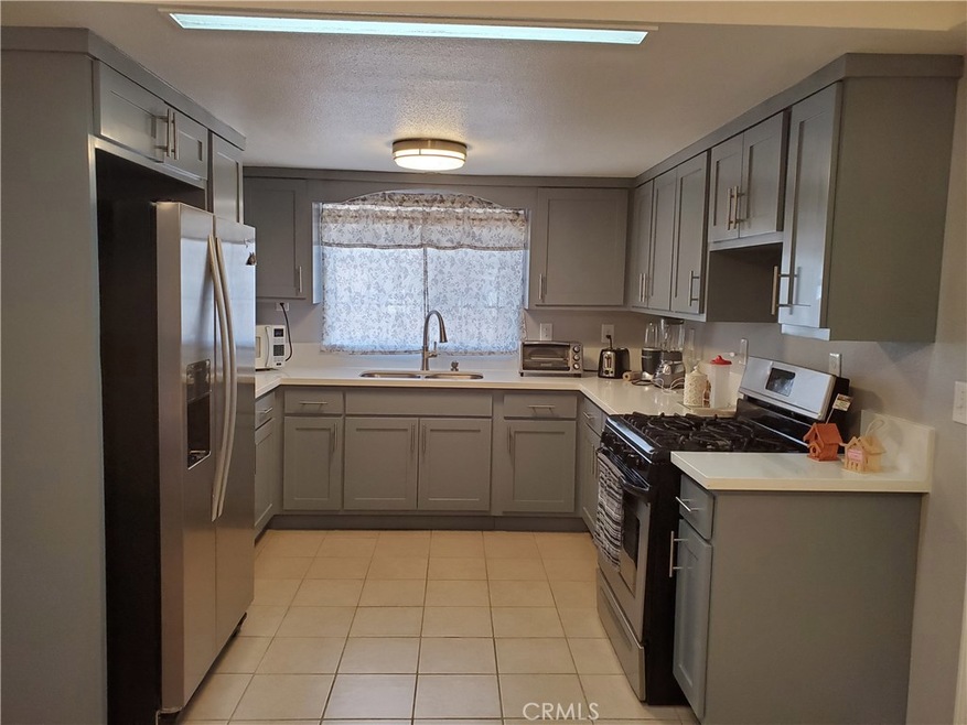 14115 Arrowhead Dr, Victorville, CA 92395 - photo 1