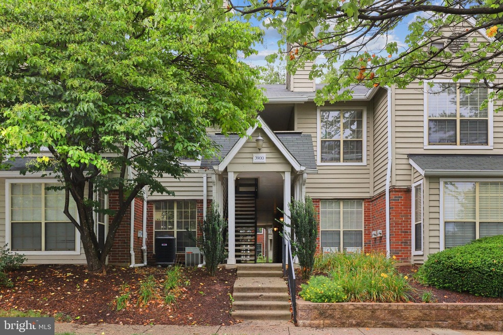 3900 Penderview Dr unit 1427, Fairfax, VA 22033 - photo 1