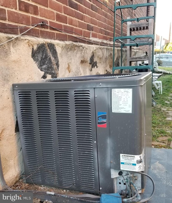 4011 Colborne Rd, Baltimore, MD 21229 - photo 1