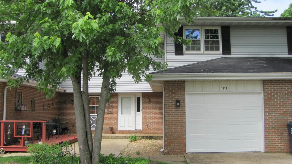 1312 Deerpath Dr, Morris, IL 60450 - photo 1