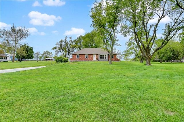 19730 S Lone Elm Rd, Spring Hill, KS 66083 - photo 1