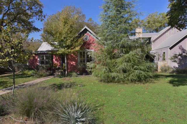 706 N Orange St, Fredericksburg, TX 78624 - photo 1