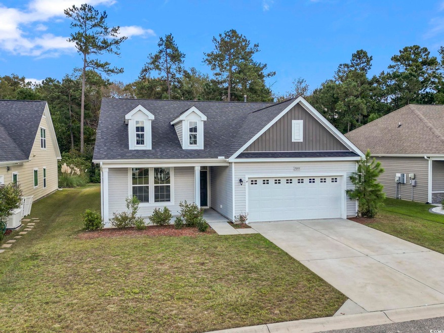 View of front of house with a garage and a front l