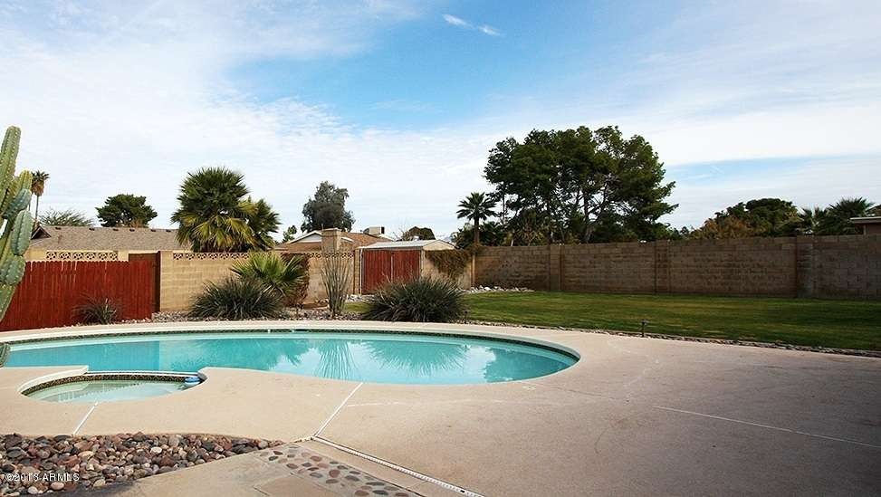 3840_e_lupine_backyard_Pool Crop