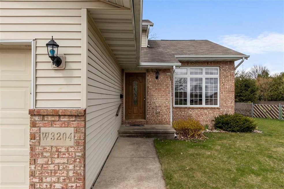 W3204 Westowne Ct, Appleton, WI 54915 - photo 1