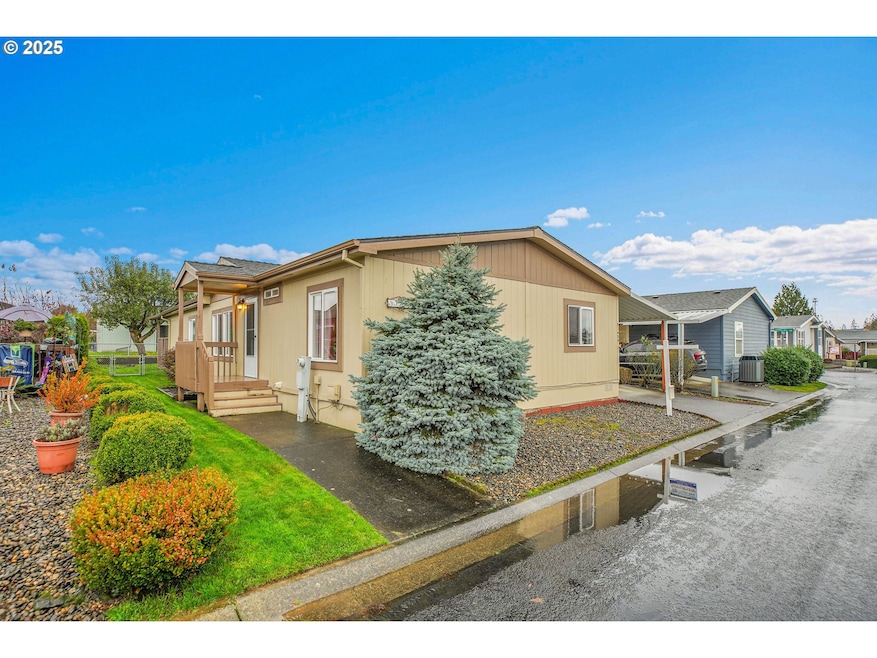 51459 SE Westlake Dr unit 102, Scappoose, OR 97056 - photo 1