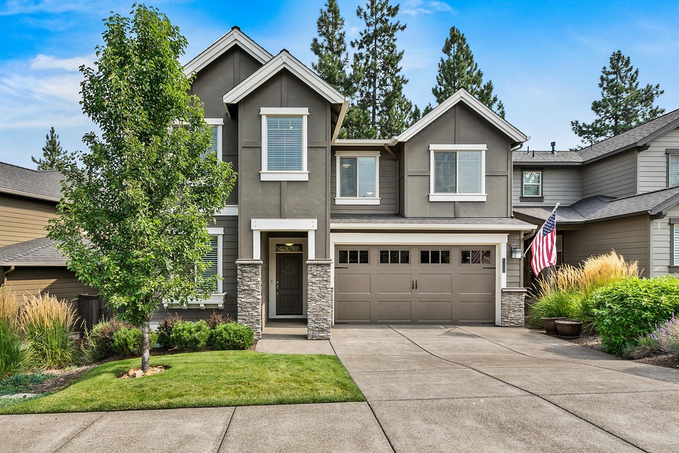 Lightly lived home on premium lot