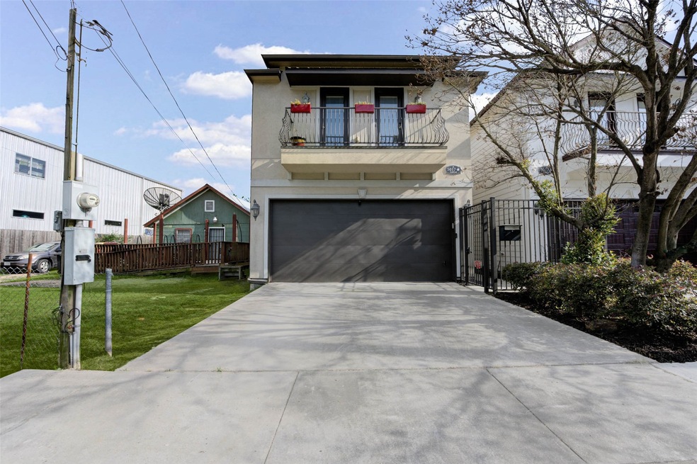 Welcome Home to 5017A
Larkin Street!