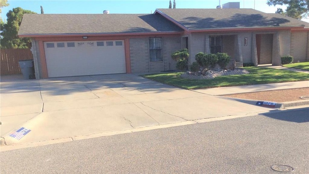10703 Alta Loma Dr, El Paso, TX 79935 - photo 1