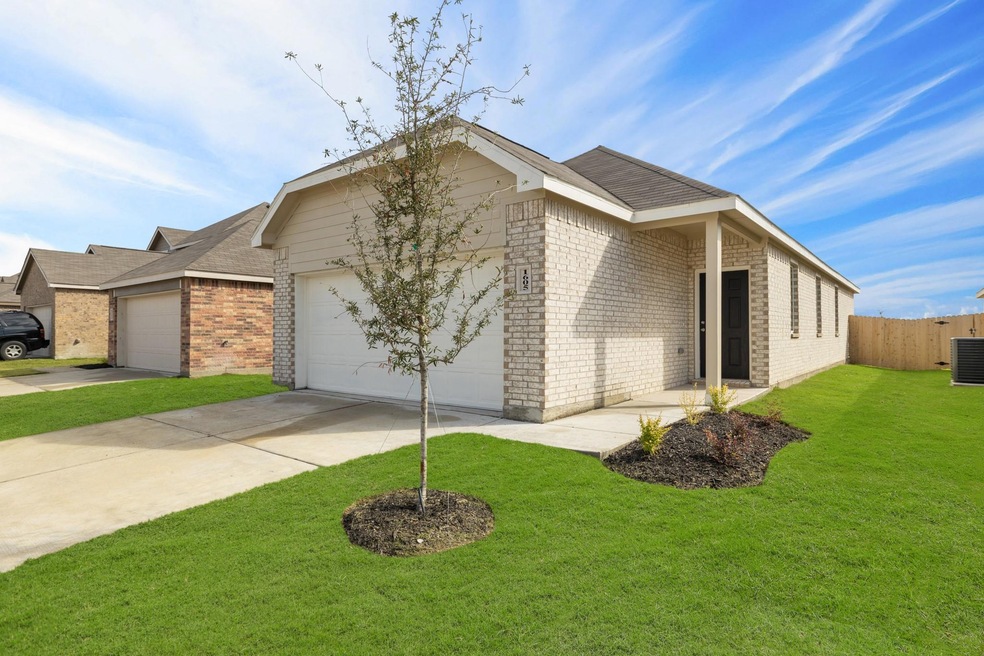 1605 Luke St, Ennis, TX 75119 - photo 1