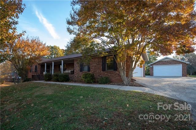 2634 Fines Creek Dr, Statesville, NC 28625 - photo 1