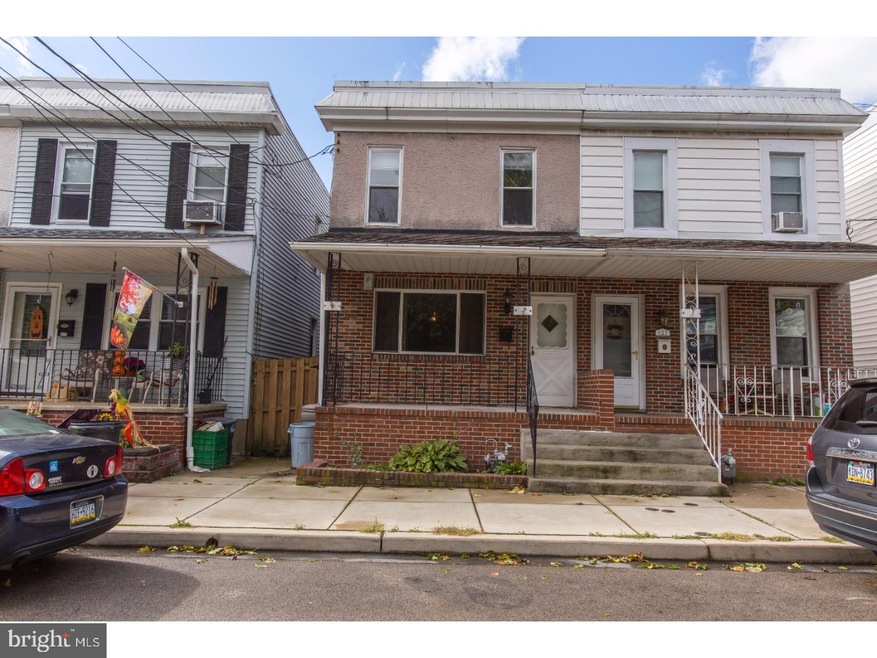 613 Maddock St, Crum Lynne, PA 19022 - photo 1