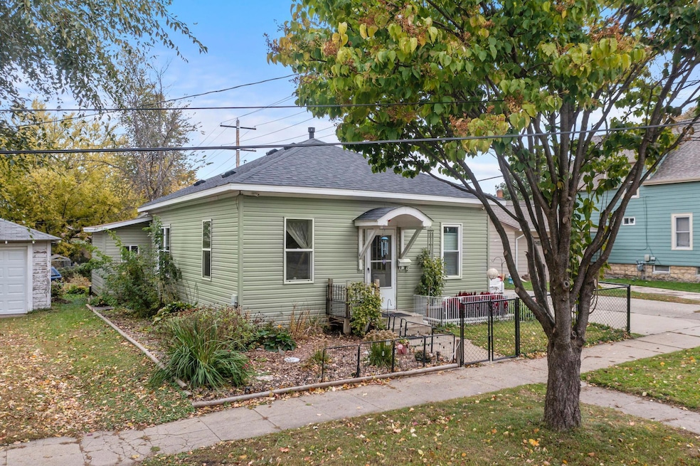 613 Potter St, Red Wing, MN 55066 - photo 1