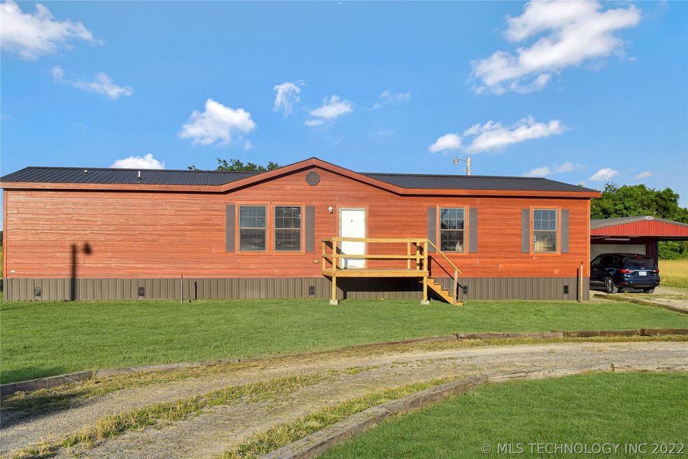 Enjoy country living with quick access to the Lake