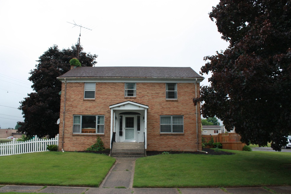 615 Elizabeth St, Lowell, MI 49331 - photo 1