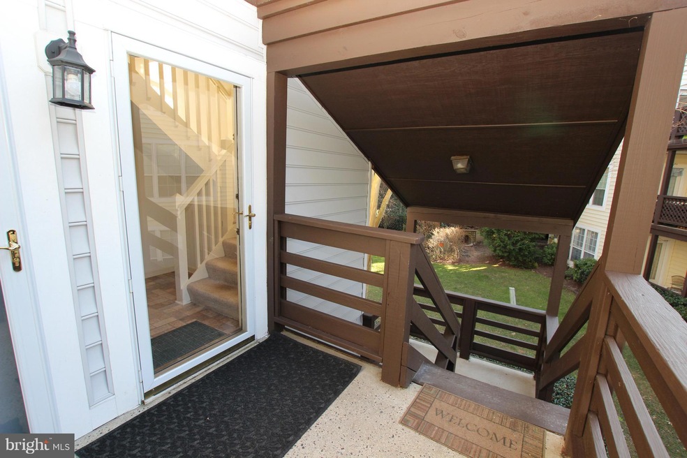 9957 Oakton Terrace Rd, Oakton, VA 22124 - photo 1