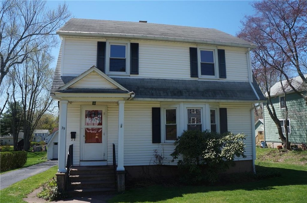 Classic '20's era colonial with lovely interior de