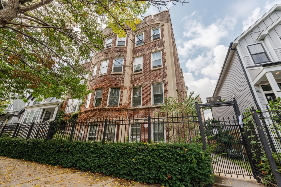 3126 N Spaulding Ave unit 1E, Chicago, IL 60618 - photo 1