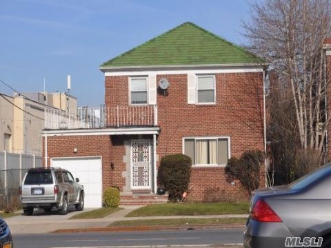 80-15 Utopia Pkwy, Jamaica, NY 11432 - photo 1