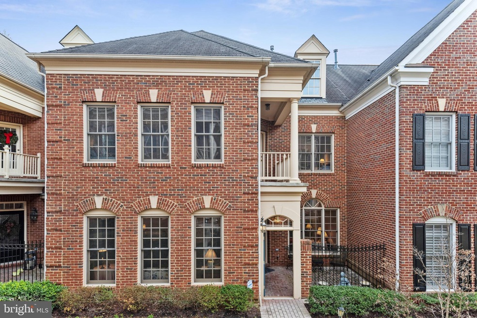 8505 Gavin Manor Ct, Chevy Chase, MD 20815 - photo 1