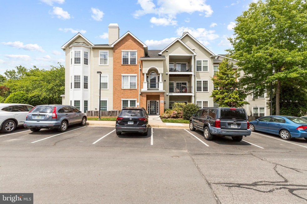 4135 Fountainside Ln unit 202, Fairfax, VA 22030 - photo 1