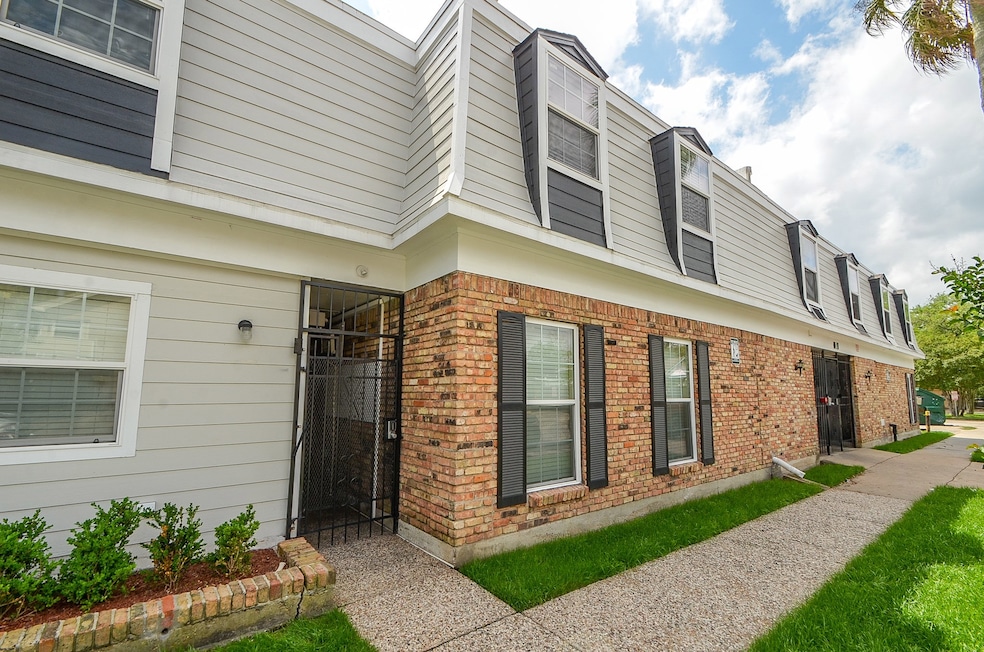 1419 Hawthorne St unit 13, Houston, TX 77006 - photo 1