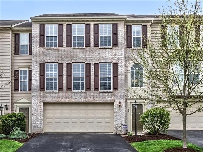 Immaculate Updated 3 Bedroom 2.5 Bath Townhome fea