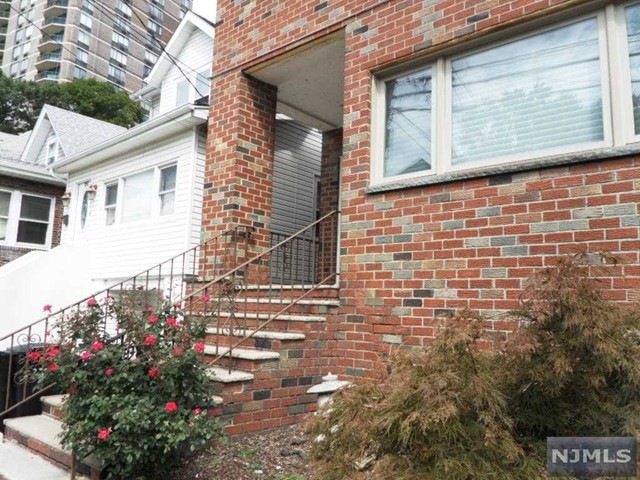 277 Franklin Ave unit 3, Cliffside Park, NJ 07010 - photo 1
