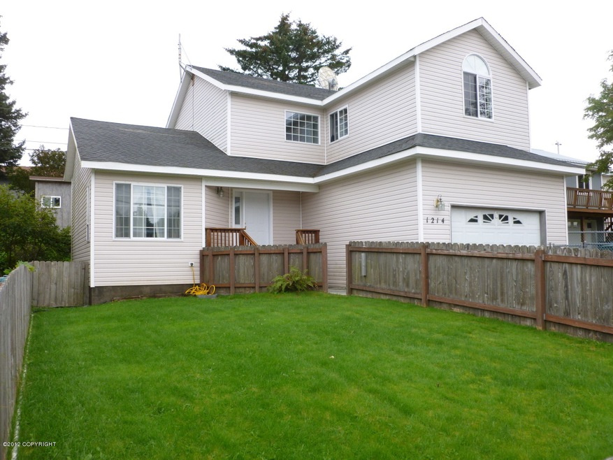 3BD, 2.5 BA, Fenced yard, Garage!!
