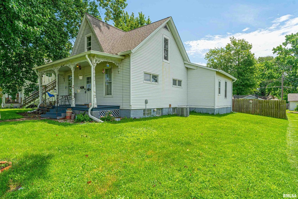 321 7th St, Lincoln, IL 62656 - photo 1