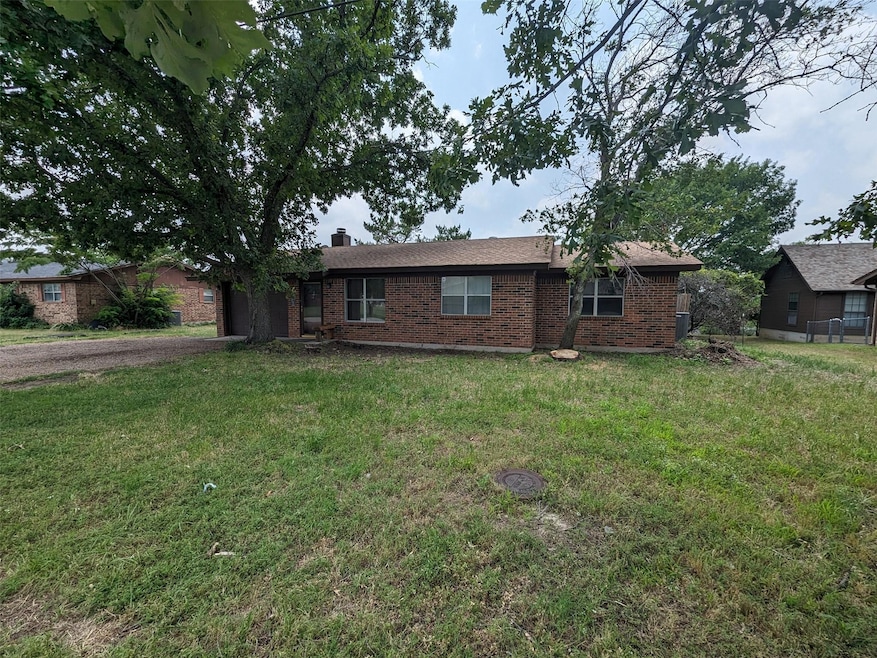903 N Washburn St, Decatur, TX 76234 - photo 1