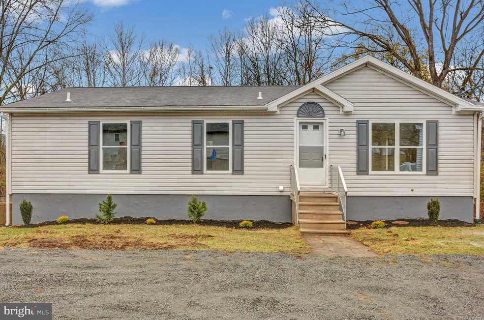 1049 Butter Ln, Reading, PA 19606 - photo 1