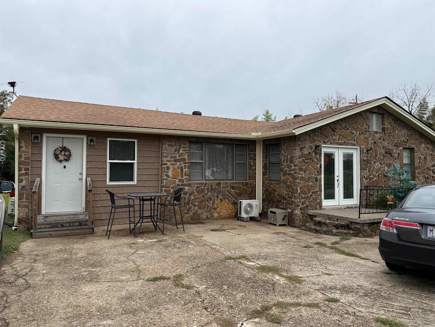 1604 W Childress St, Morrilton, AR 72110 - photo 1