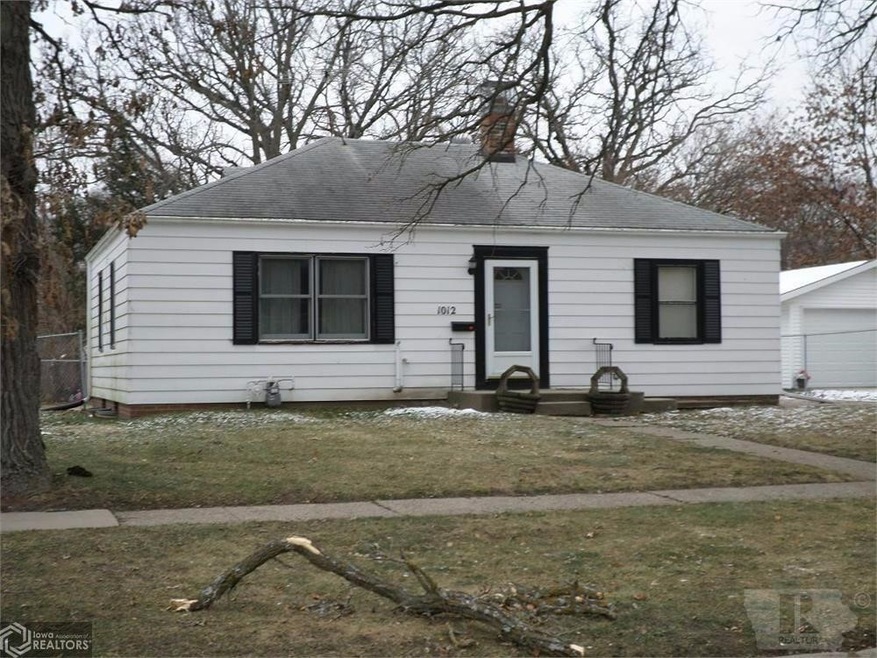 1012 W 5th St S, Newton, IA 50208 - photo 1